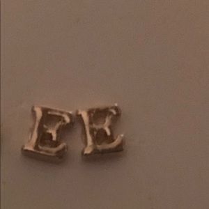 🎀 Letter E earrings 🎀